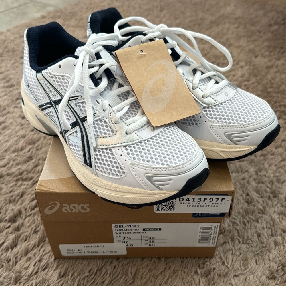 ASICS Gel 1130. Women’s size 7.5. White/Midnight Color.